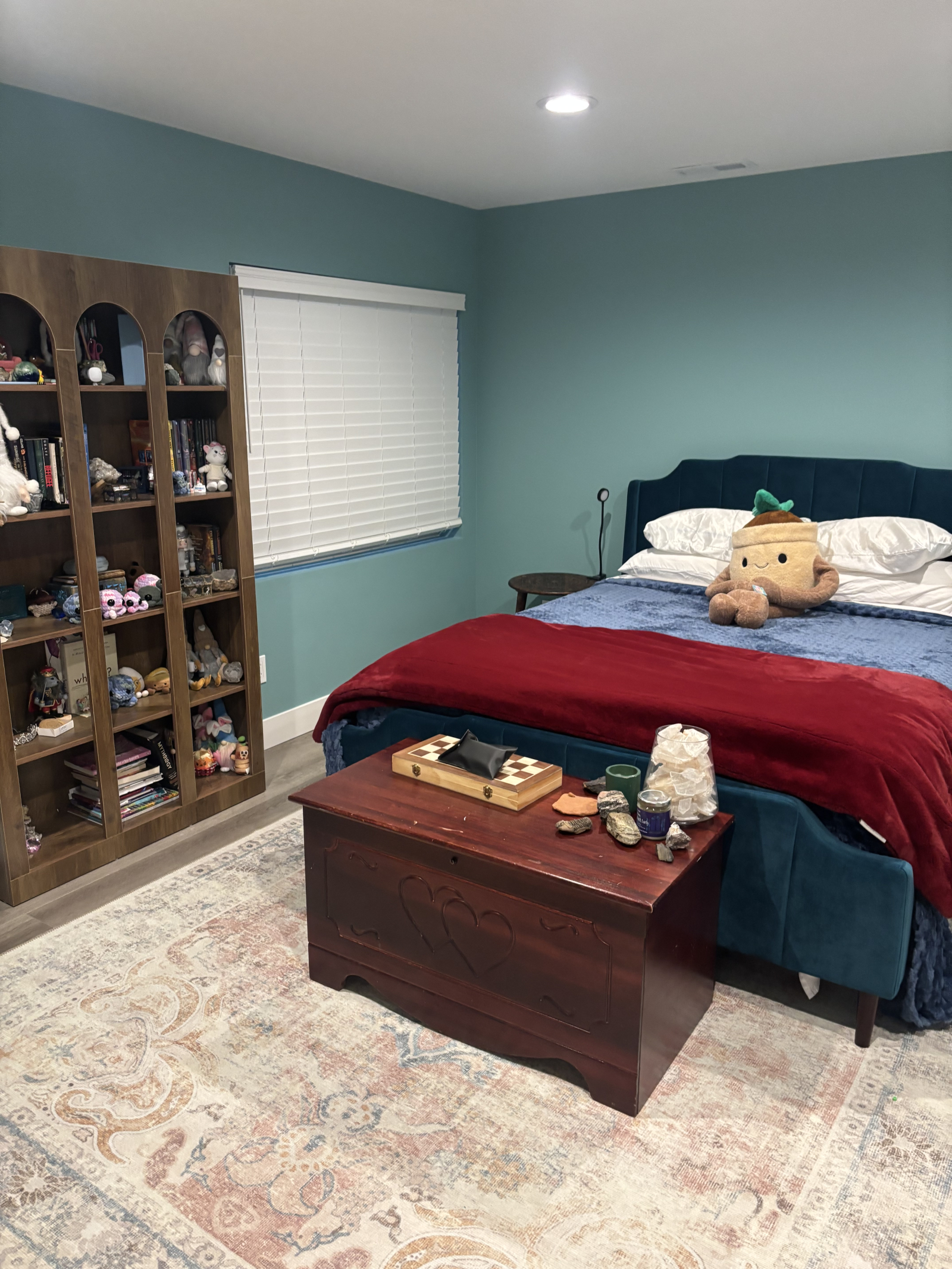 Basement Queen (double) bedroom.