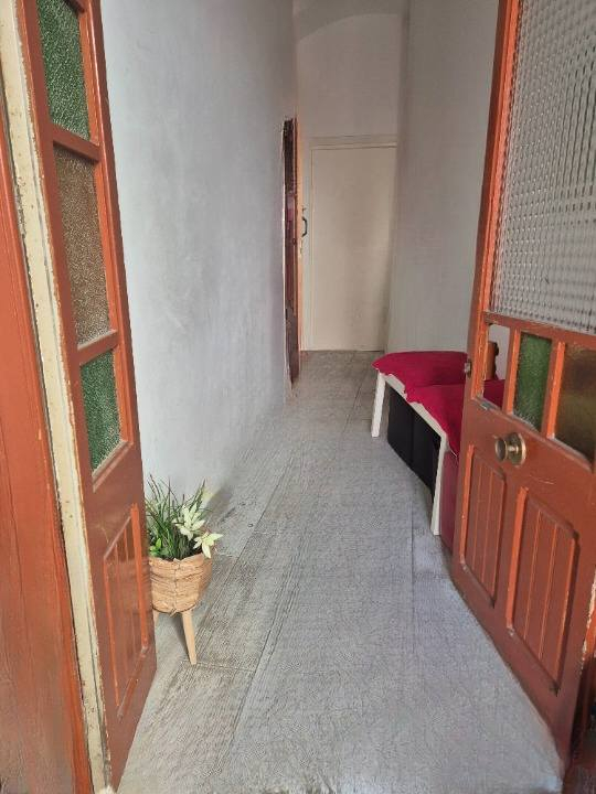 Corredor de entrada para a sala de estar/jantar