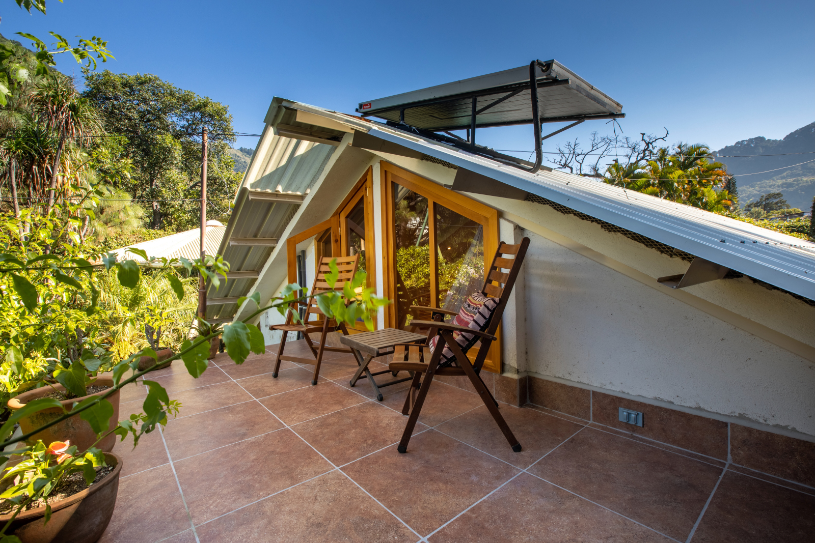 Garden Casita with artistic flare- Hideaway in Central Panajachel for dog lovers