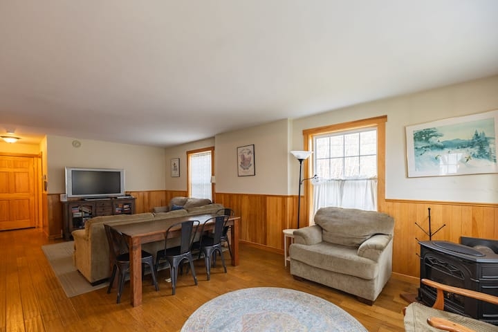Family home in the Maine mountains, with direct access to trails, walk to Bethel, and 10 min to Sunday River!