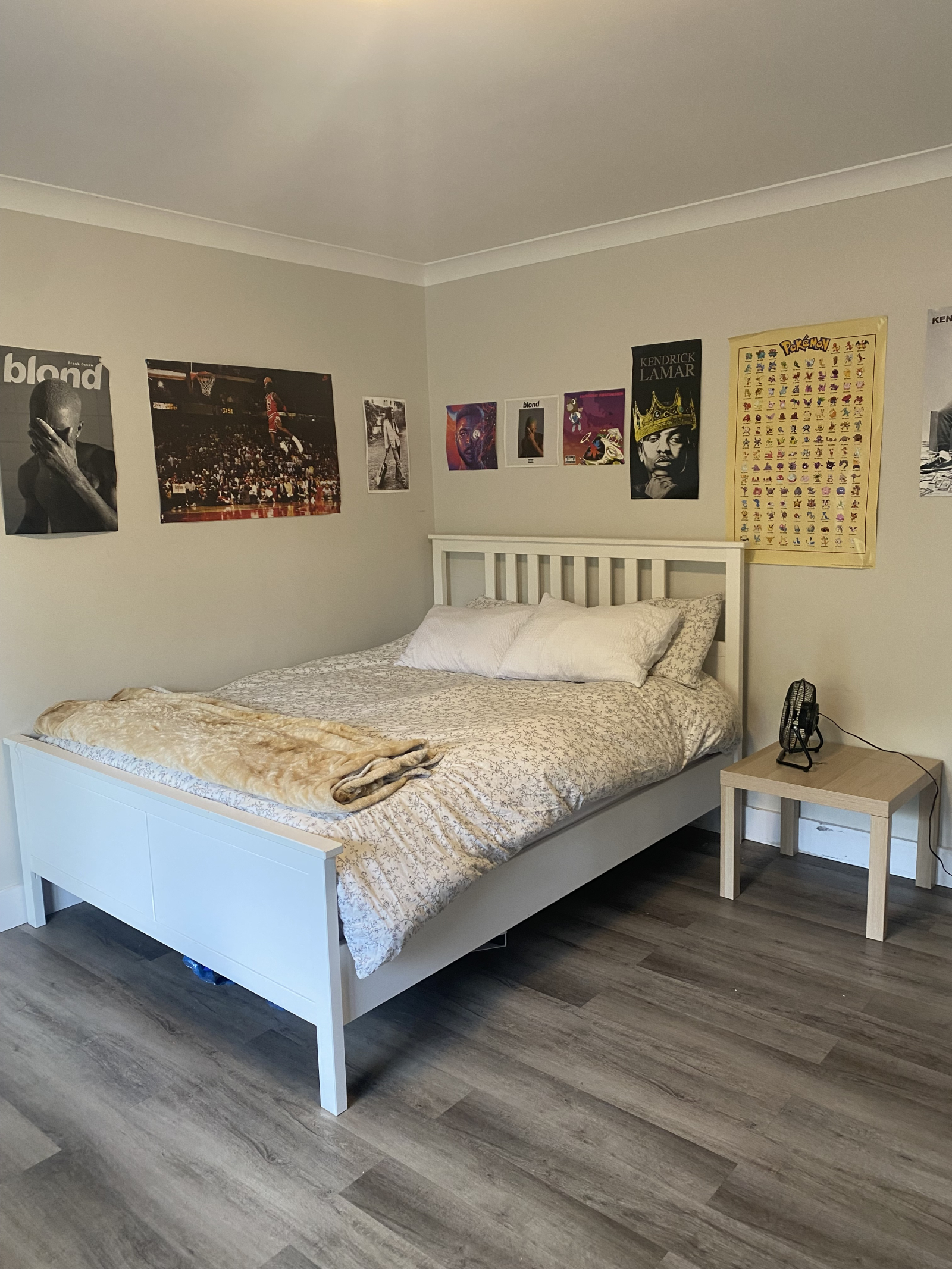 Schlafzimmer 5 befindet sich im Erdgeschoss mit Queensize-Bett