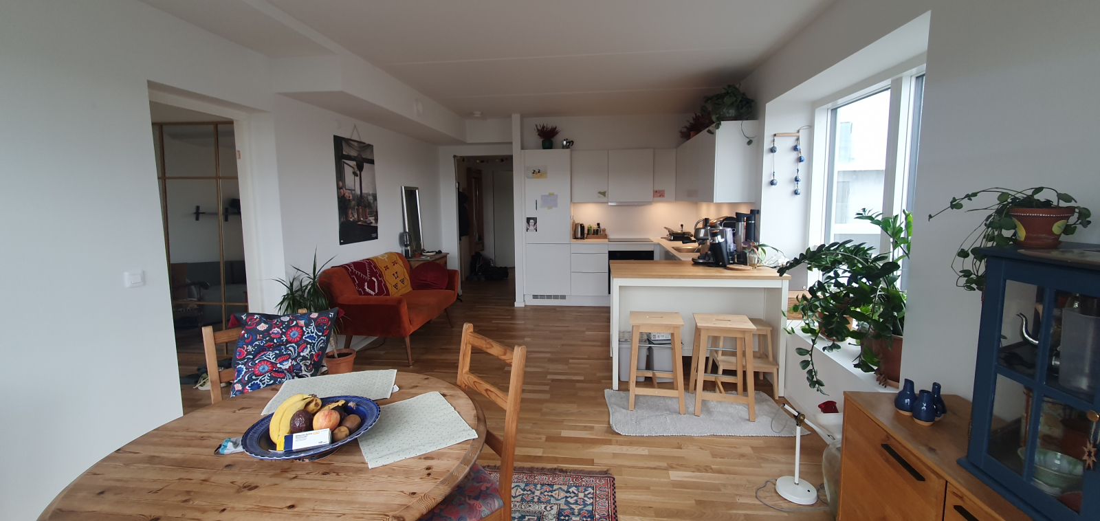 Bright 2 room apartment in lively neighbourhood