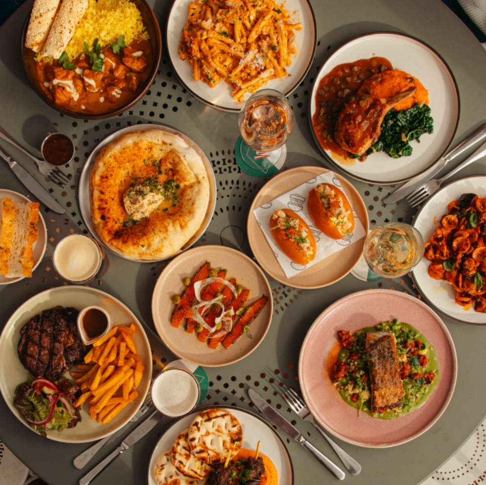 La brasserie Marsden propose de la bonne nourriture et des bières pour les hommes tandis que les dam ...