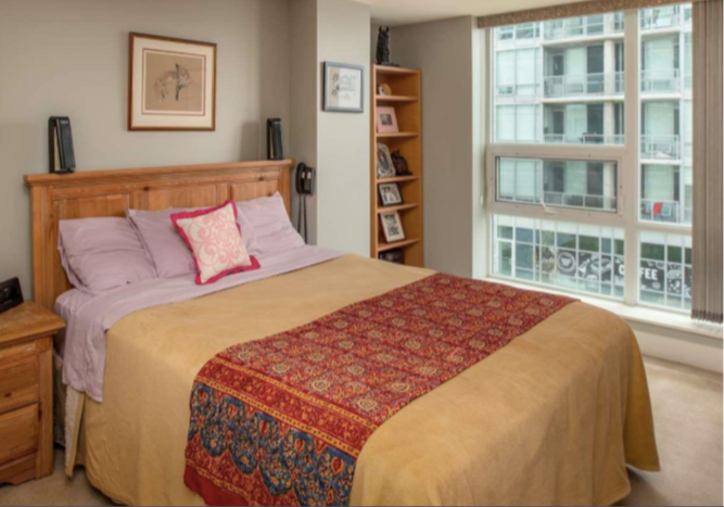 Chambre principale, avec lit queen-size. Ouvrez les stores et vous verrez l’océan Atlantique - proch ...