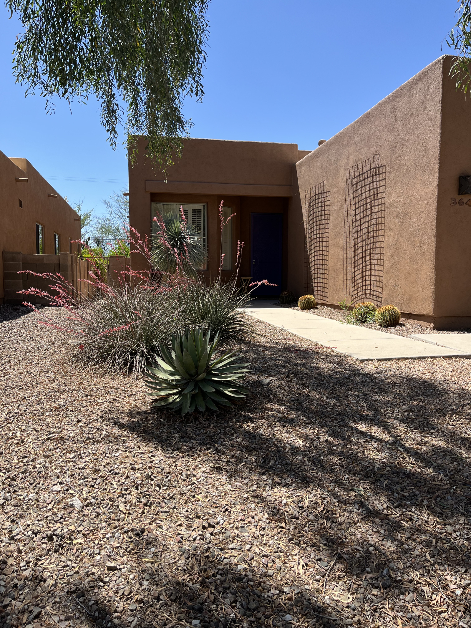 Vivienda de una sola planta en una comunidad tranquila y cerrada.