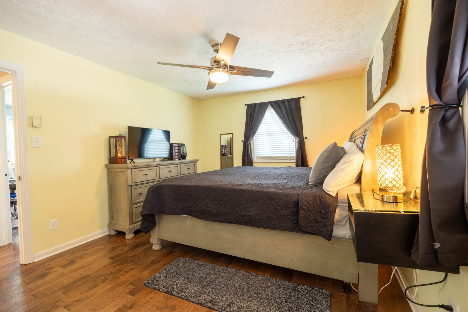 Best place in Knox! Pet and kid-friendly.