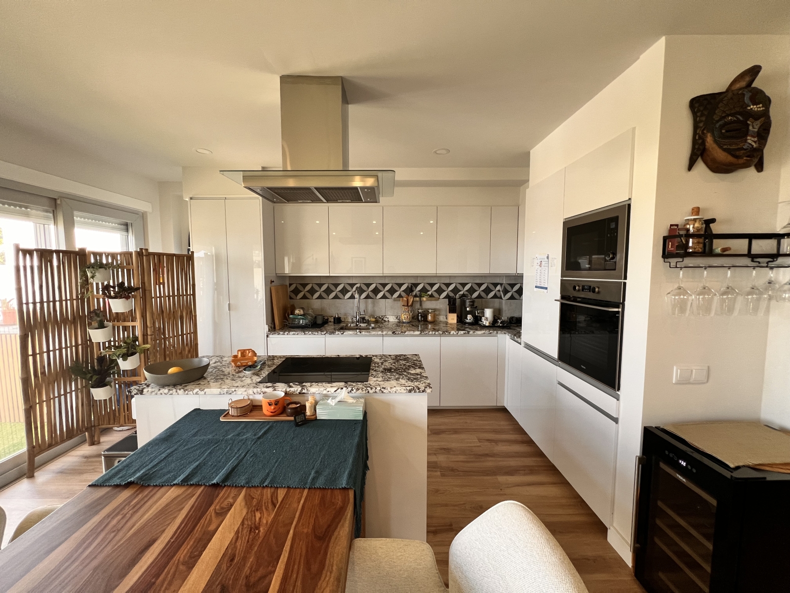 Super emplacement, vue organique, piscine privée chauffée en eau salée, rez-de-chaussée