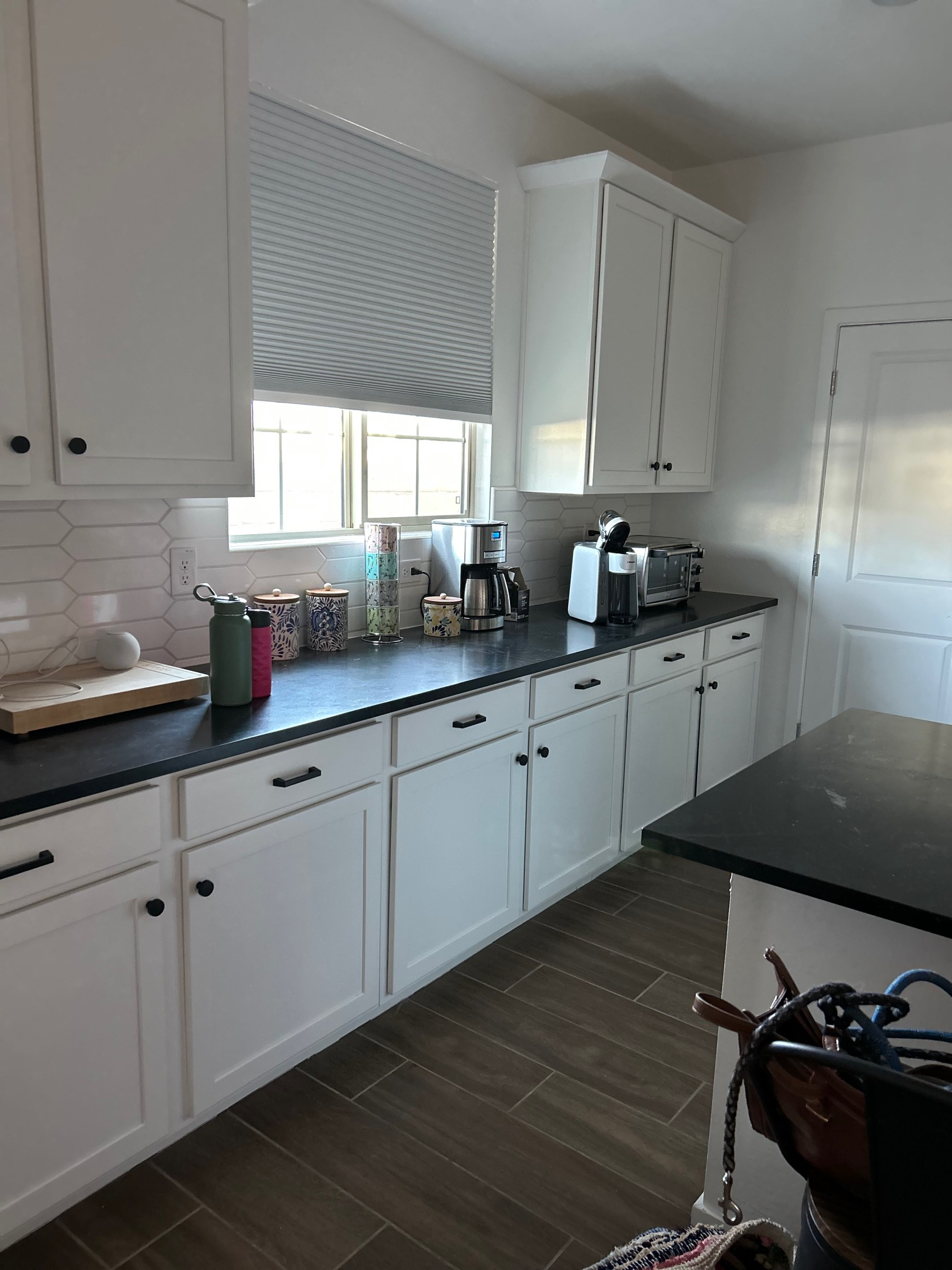 La cocina incluye todo lo esencial para preparar deliciosas comidas