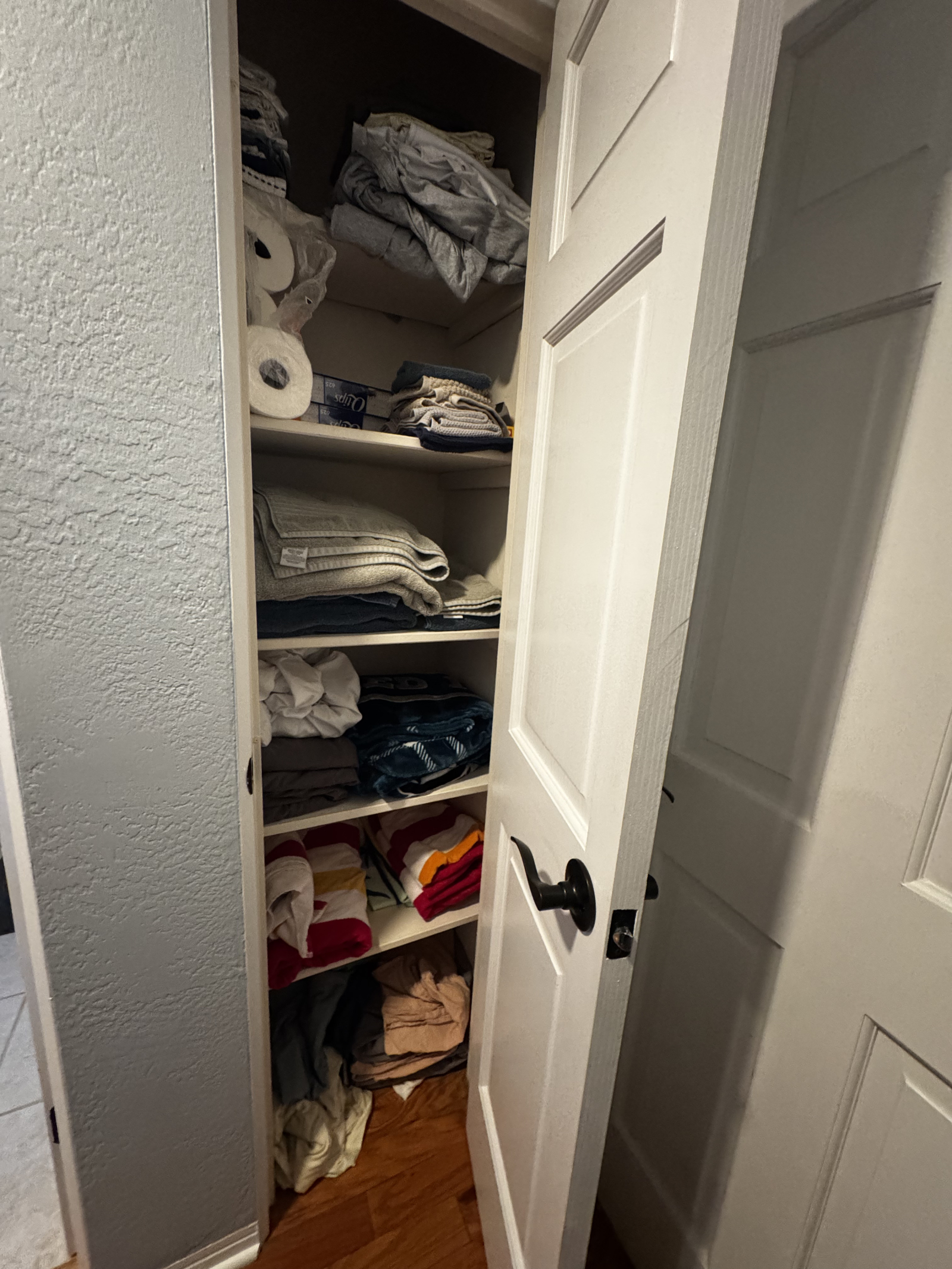 Mehrere Wechsel von Bettwäsche, Handtüchern, Strand-/Poolhandtüchern, zusätzlichen Toilettenartikeln