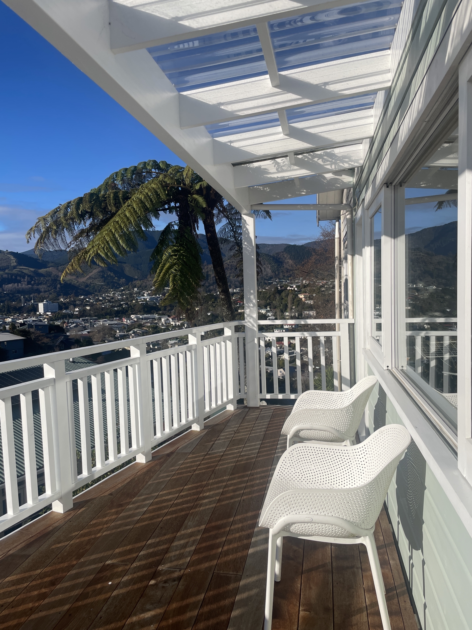 Sunny Nelson Home Between Mountains, Beaches & National Parks