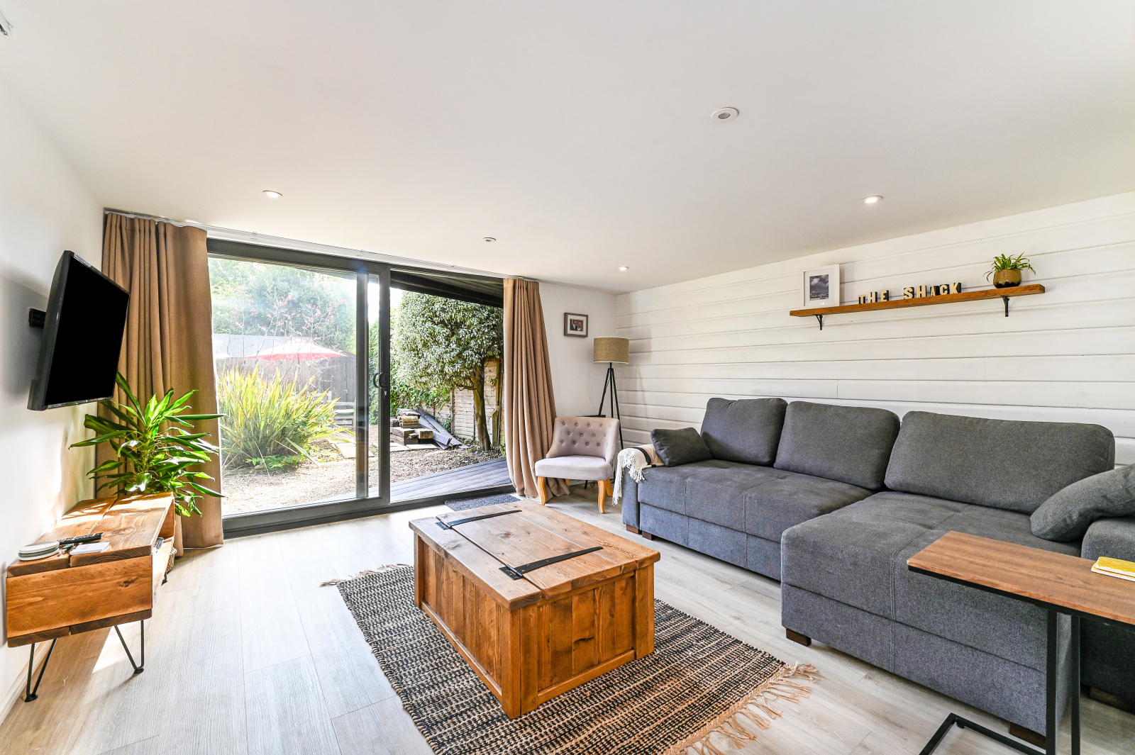 Prachtig karaktervol huis met 4/5 slaapkamers op een privéstrandlandgoed, West Sussex, handig voor Goodwood.