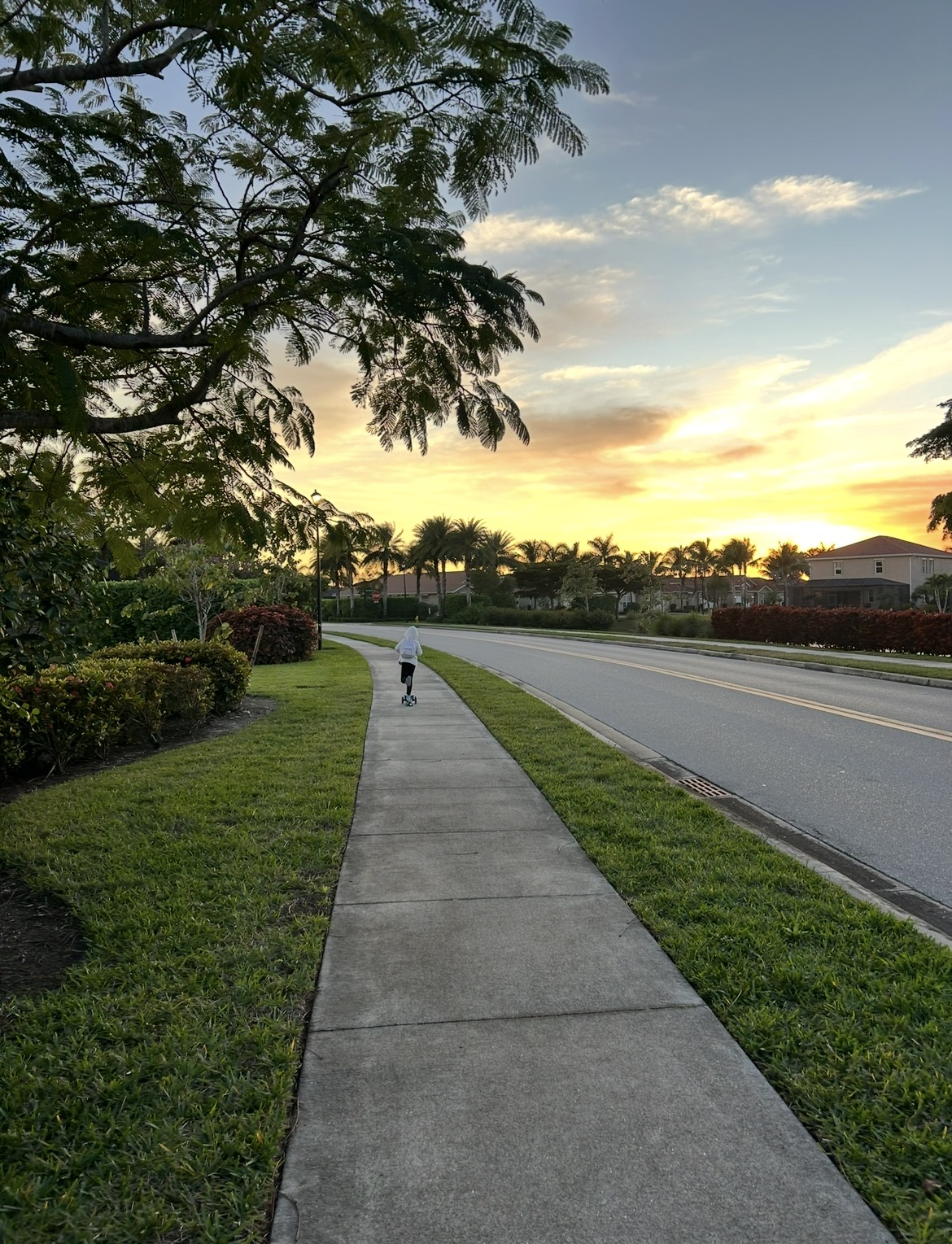 Una casa acogedora y espaciosa en el suroeste de Florida con gimnasio, piscina comunitaria y muchos senderos para caminar. Algunas de las mejores playas de Florida están a solo 40 minutos.