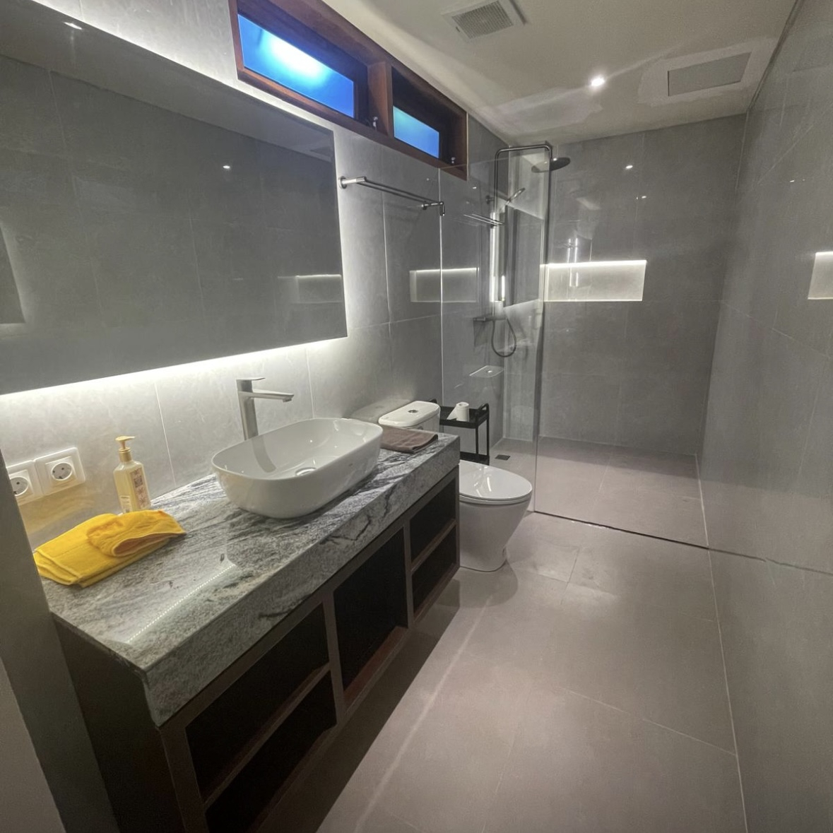 Baño fuera del dormitorio 2.