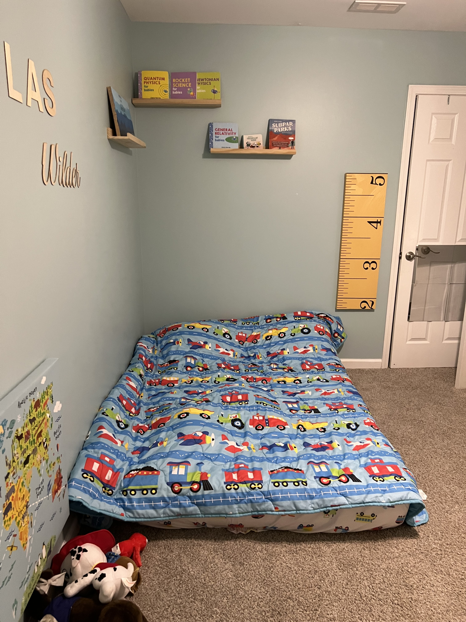 2nd bedroom with full-sized floor bed for toddlers/young kids