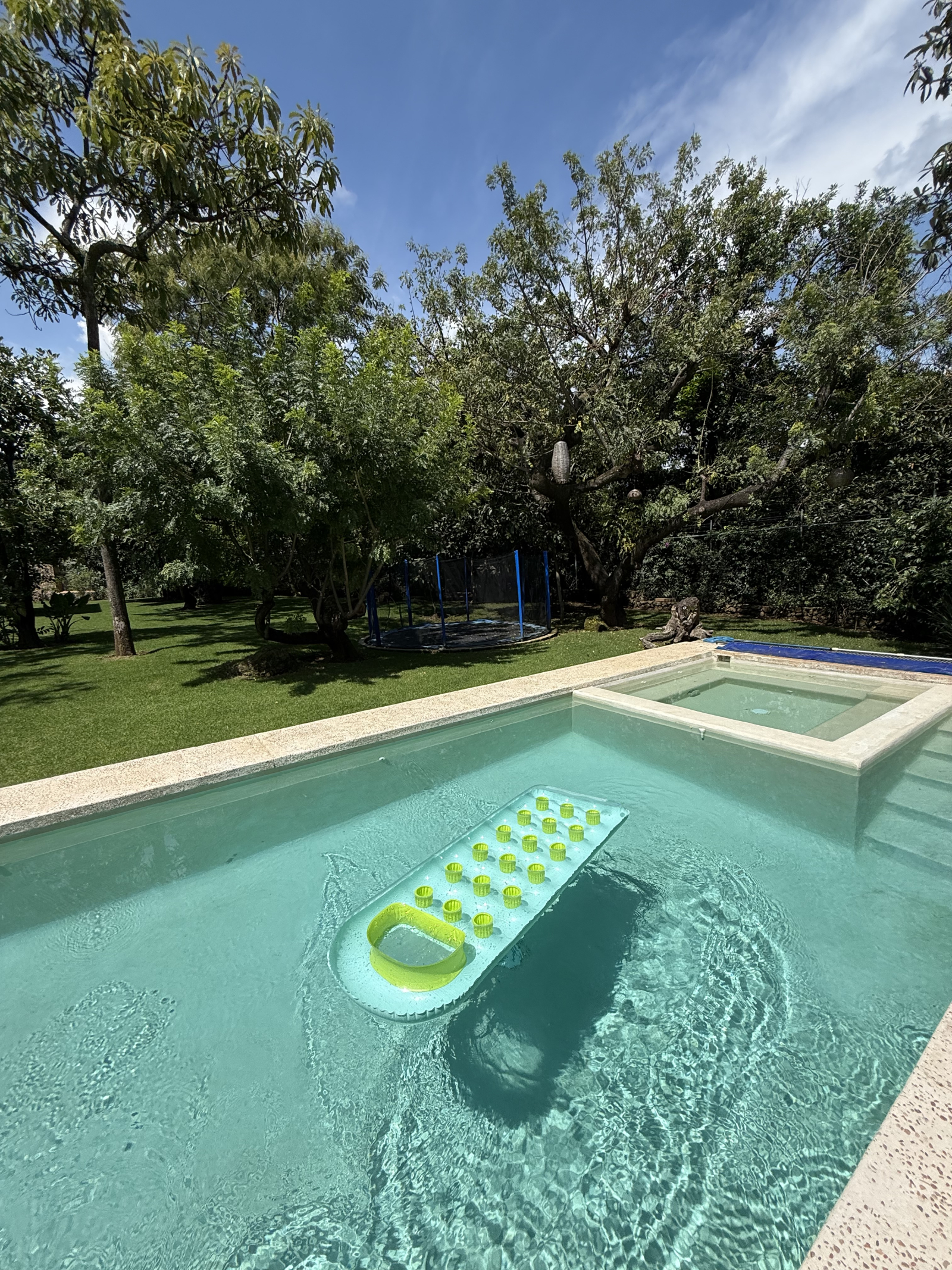 Alberca climatizada con paneles solares .  La alberca se usa todo el año