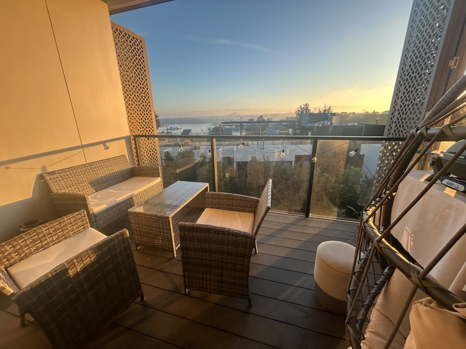 Apartamento moderno de dois andares com vista para a baía