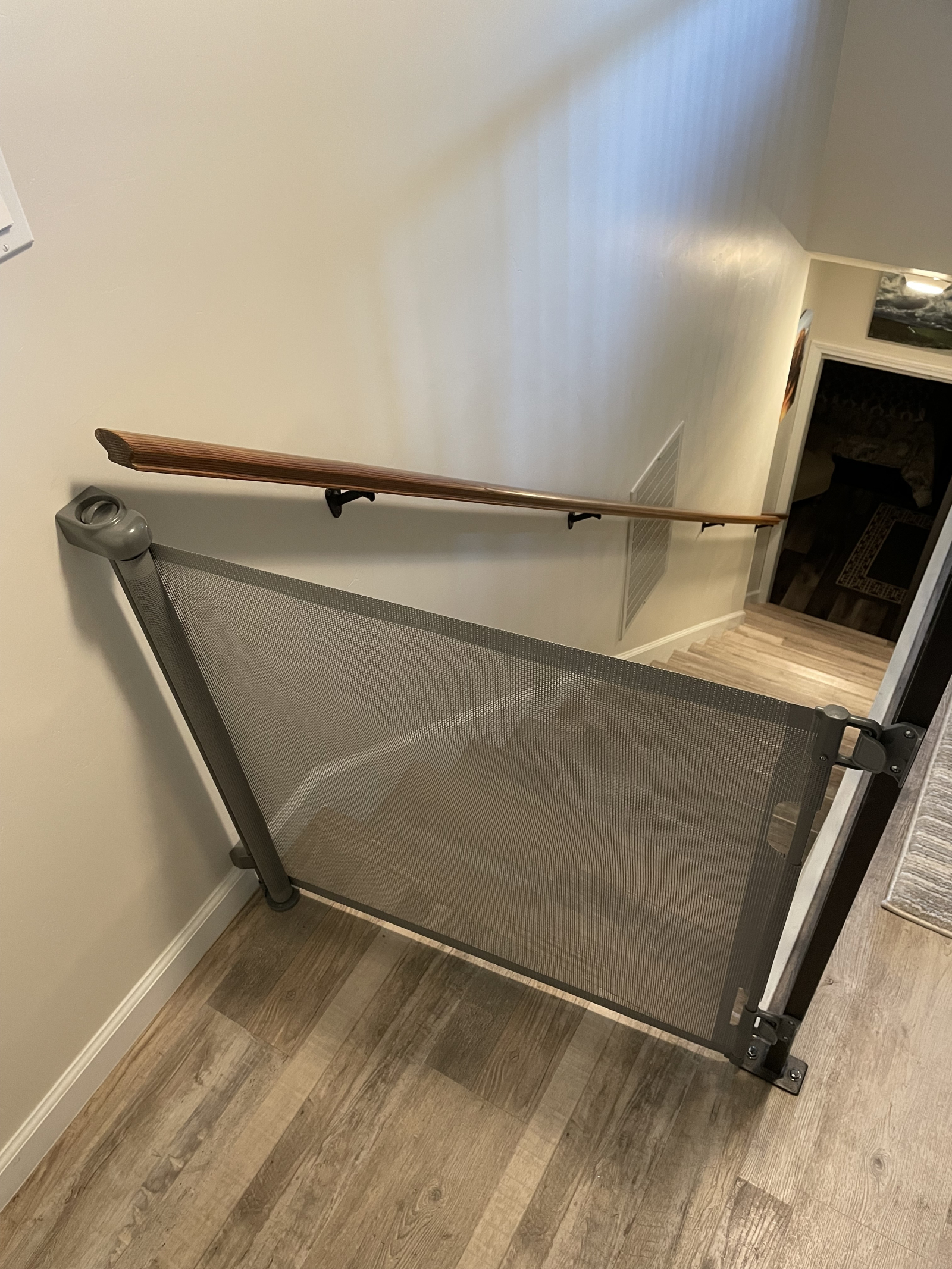 Babyhekje voor de trap