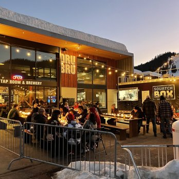 DRU BRU (bar et grill local, il y a souvent aussi des food trucks sur le parking et de la musique li ...