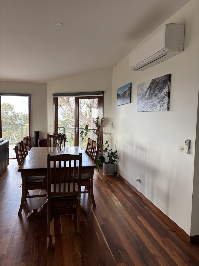 Thuis in de heuvels met uitzicht over de Yarra Valley en de skyline van het CBD, prachtige zonsondergangen en mini-geiten! <1 uur vanaf het stadscentrum