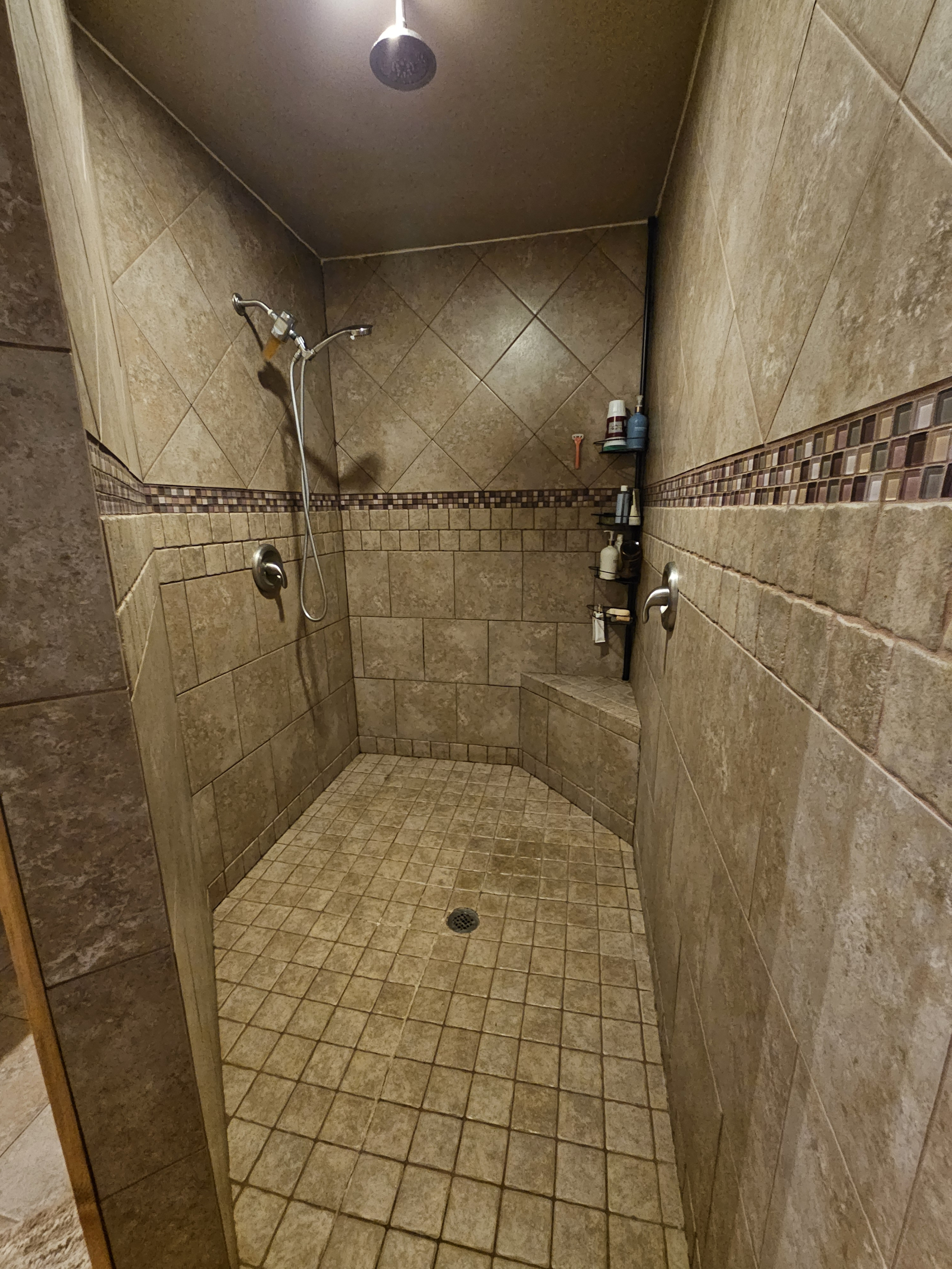 Douche principale avec deux pommeaux de douche