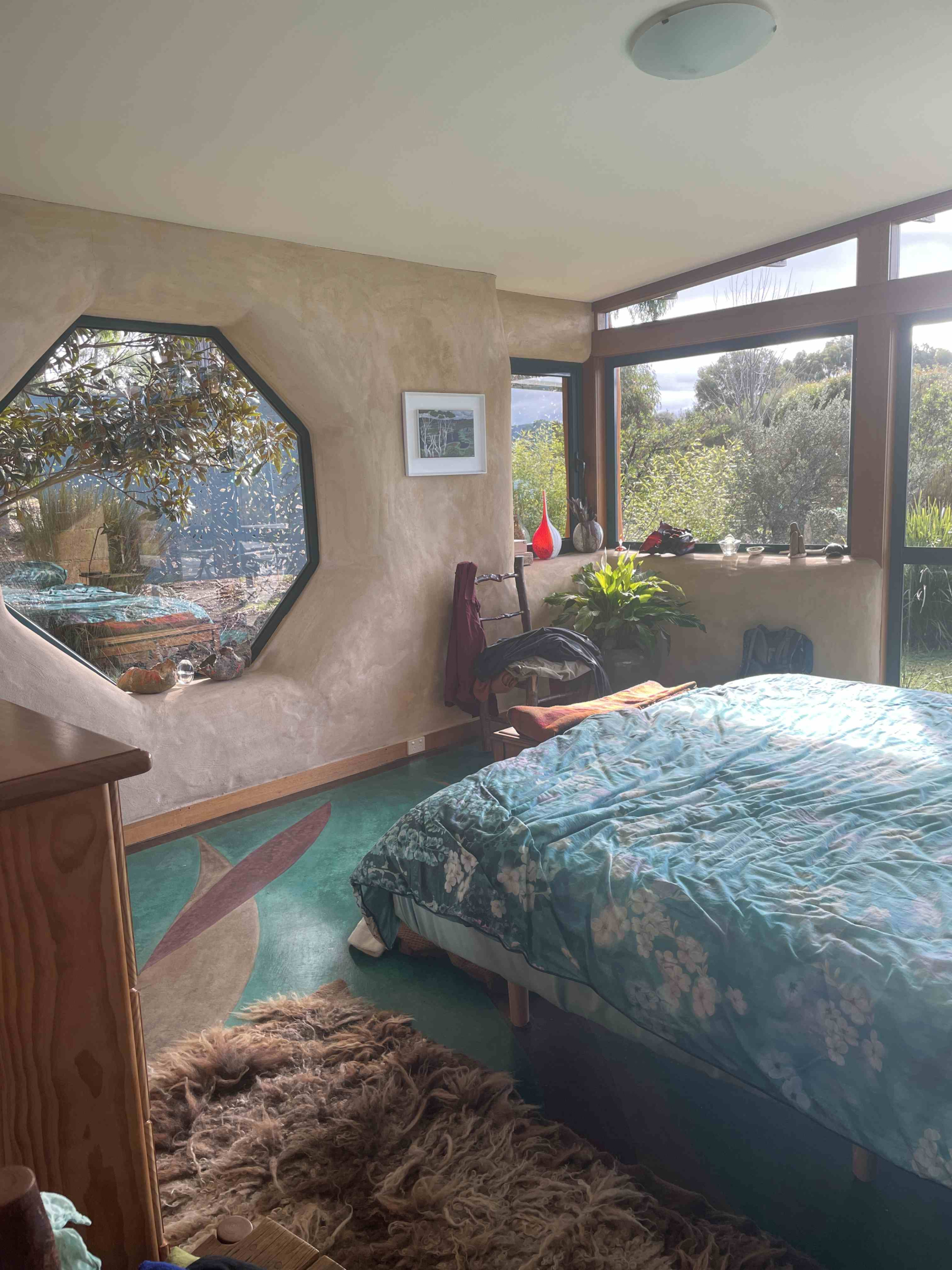 Première chambre. Deux singles king réglables qui sont très confortables !