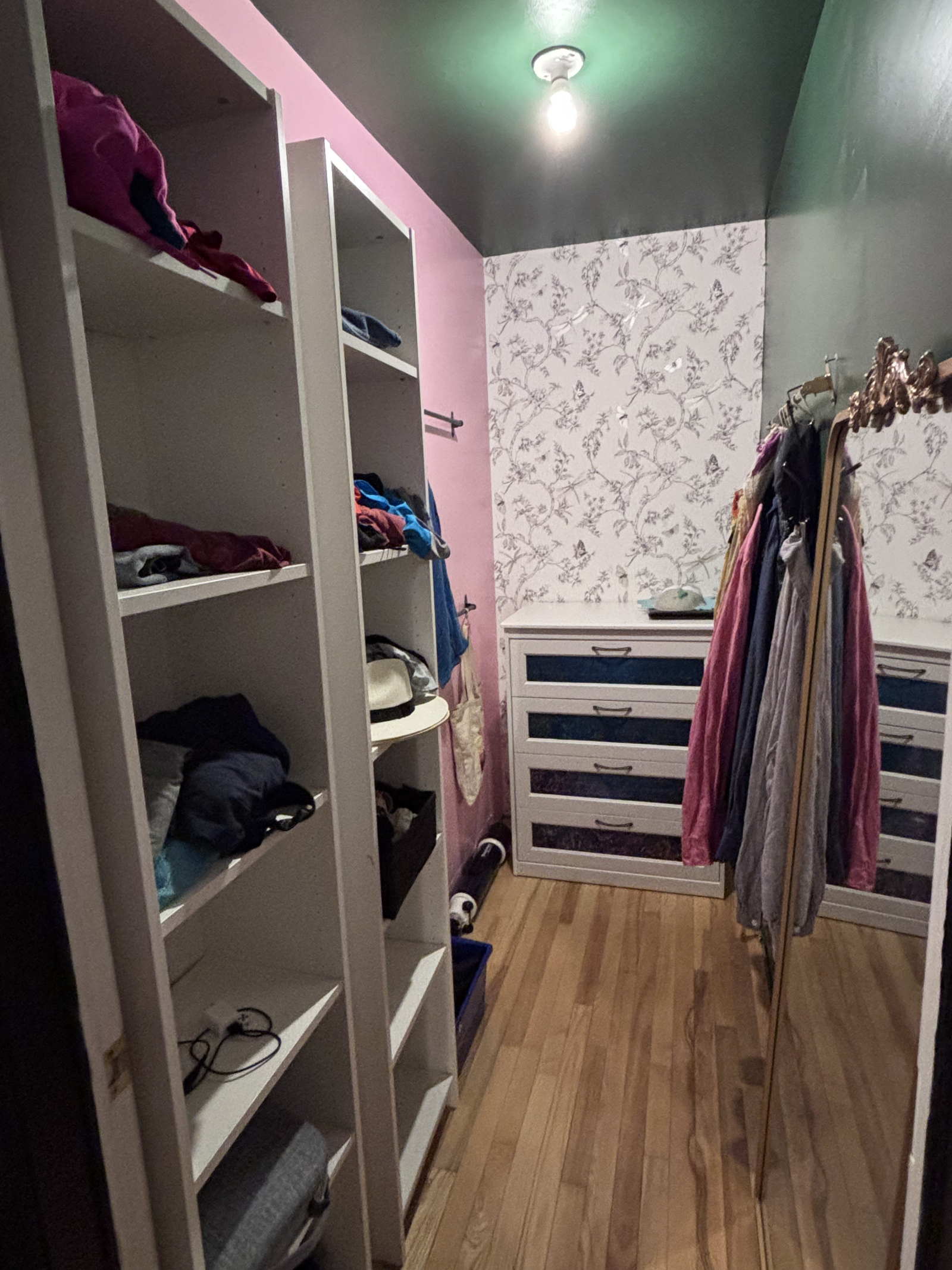 Placard dans la chambre principale