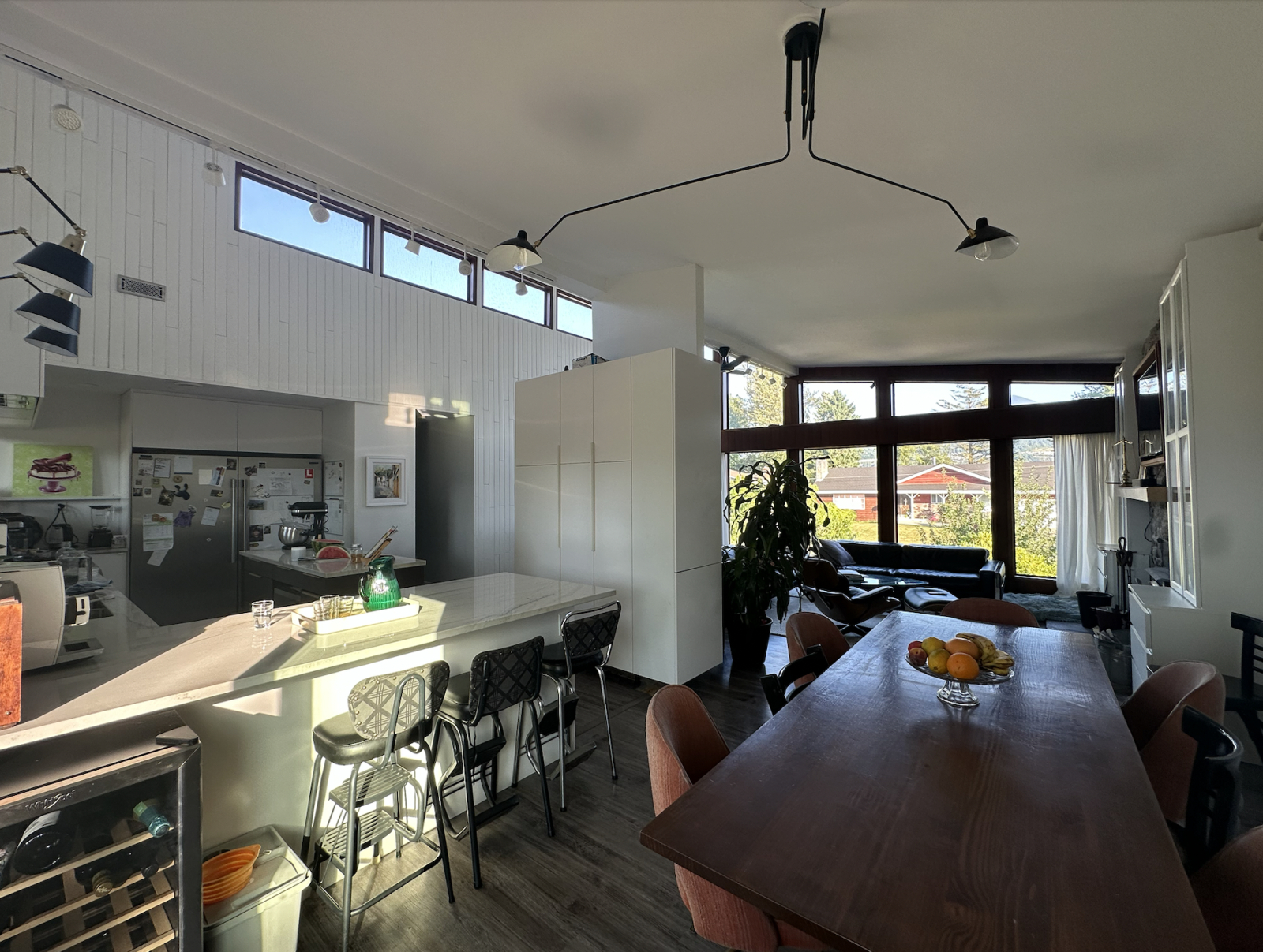 Luminosa zona giorno al secondo piano con pianta aperta e accesso a un ampio balcone. Lo spazio comb ...