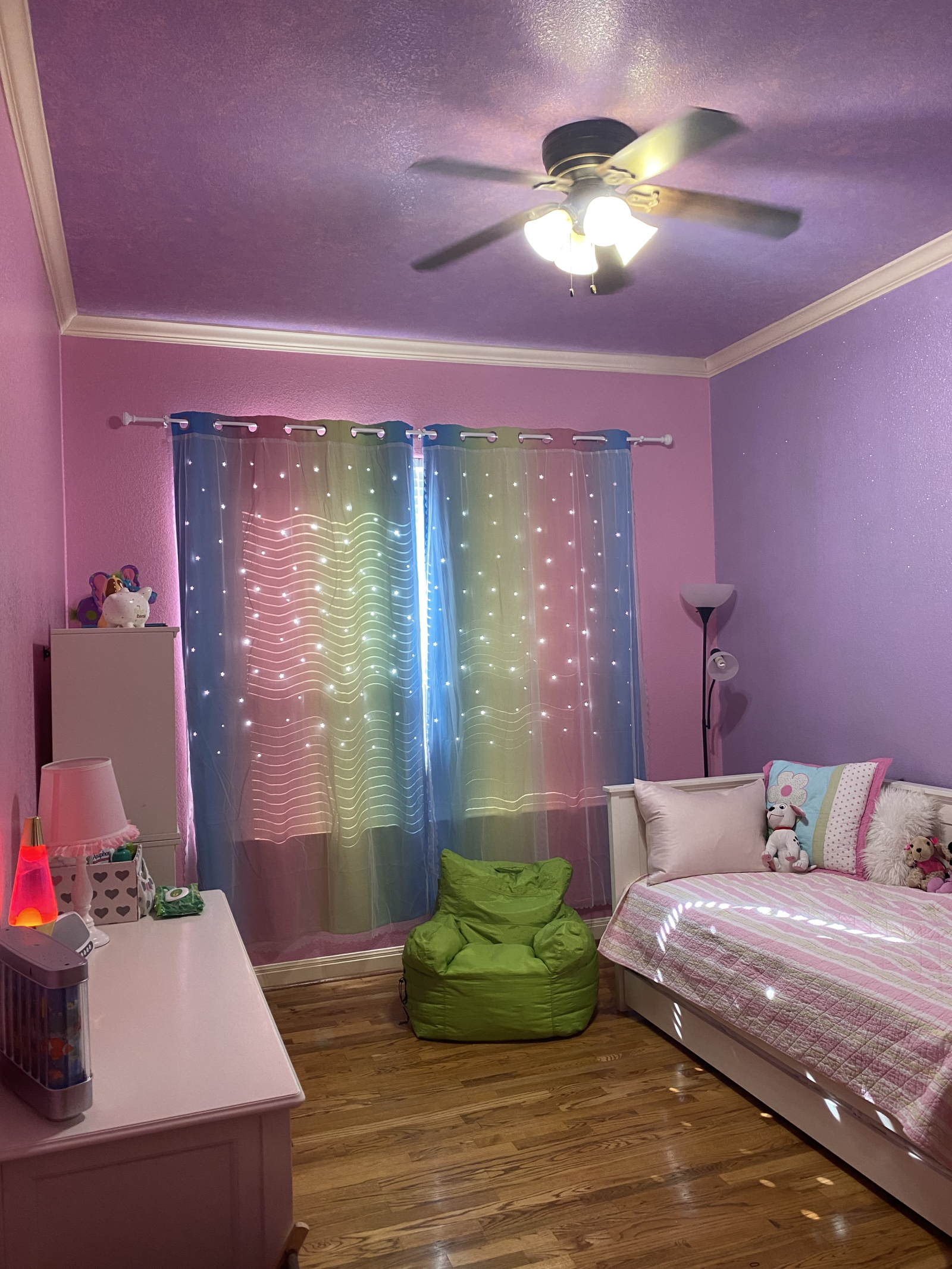 Casa dos Sonhos Infantil de 5000+ pés quadrados com 5 quartos/5 banheiros e 3 acres