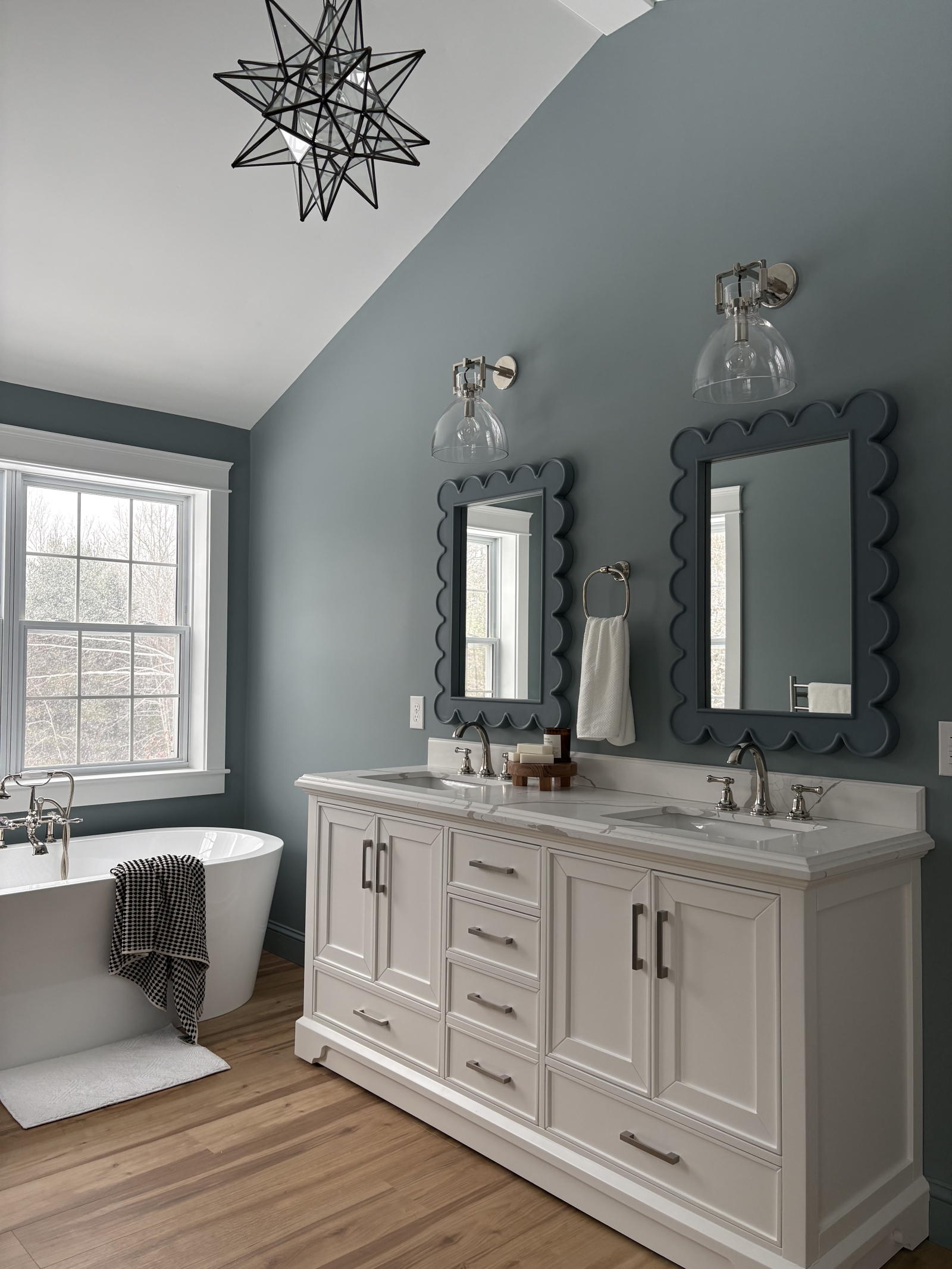 Il nostro bagno a forma di spa, all'interno della suite principale