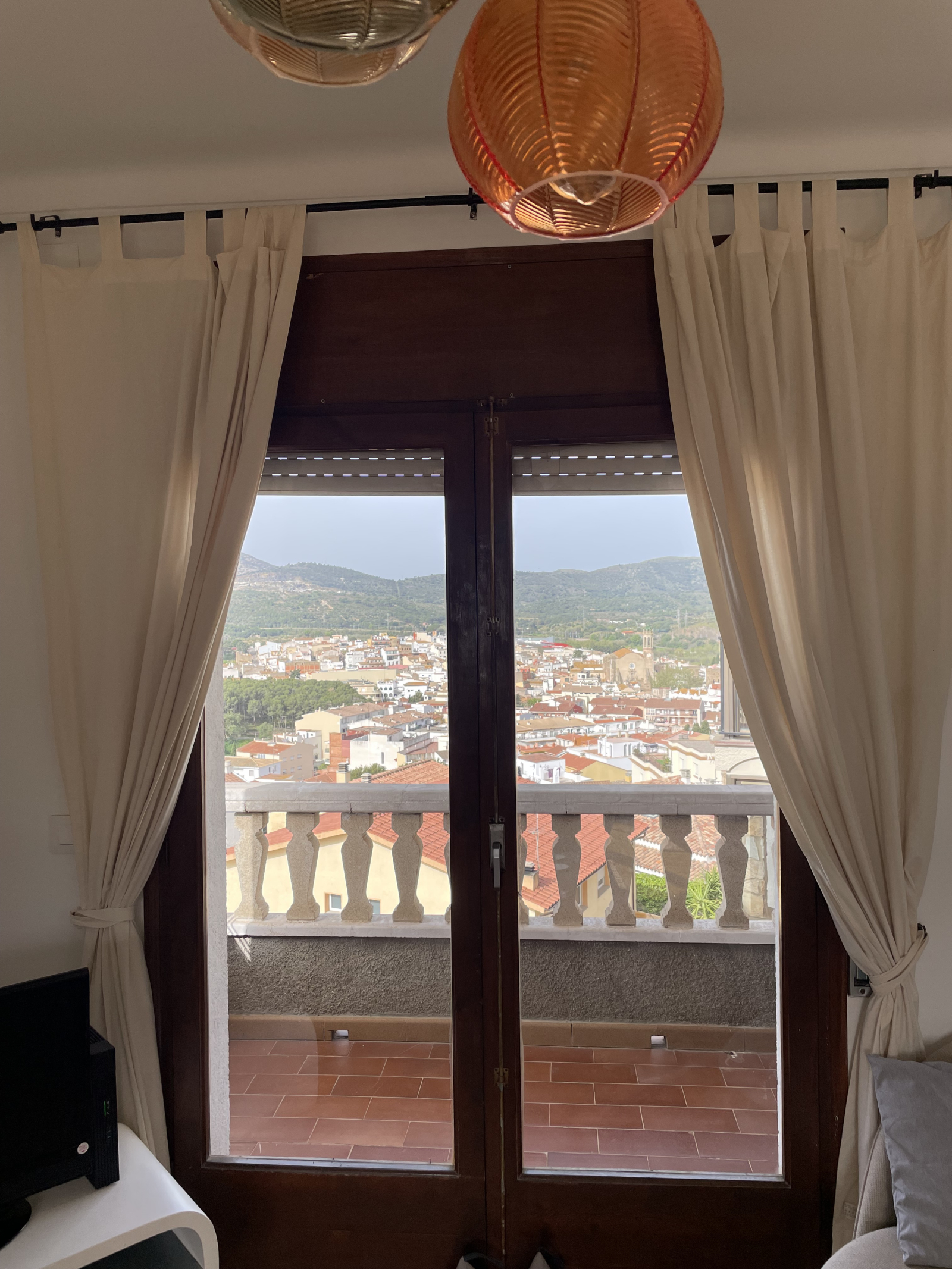 Lounge met balkon op het westen gericht