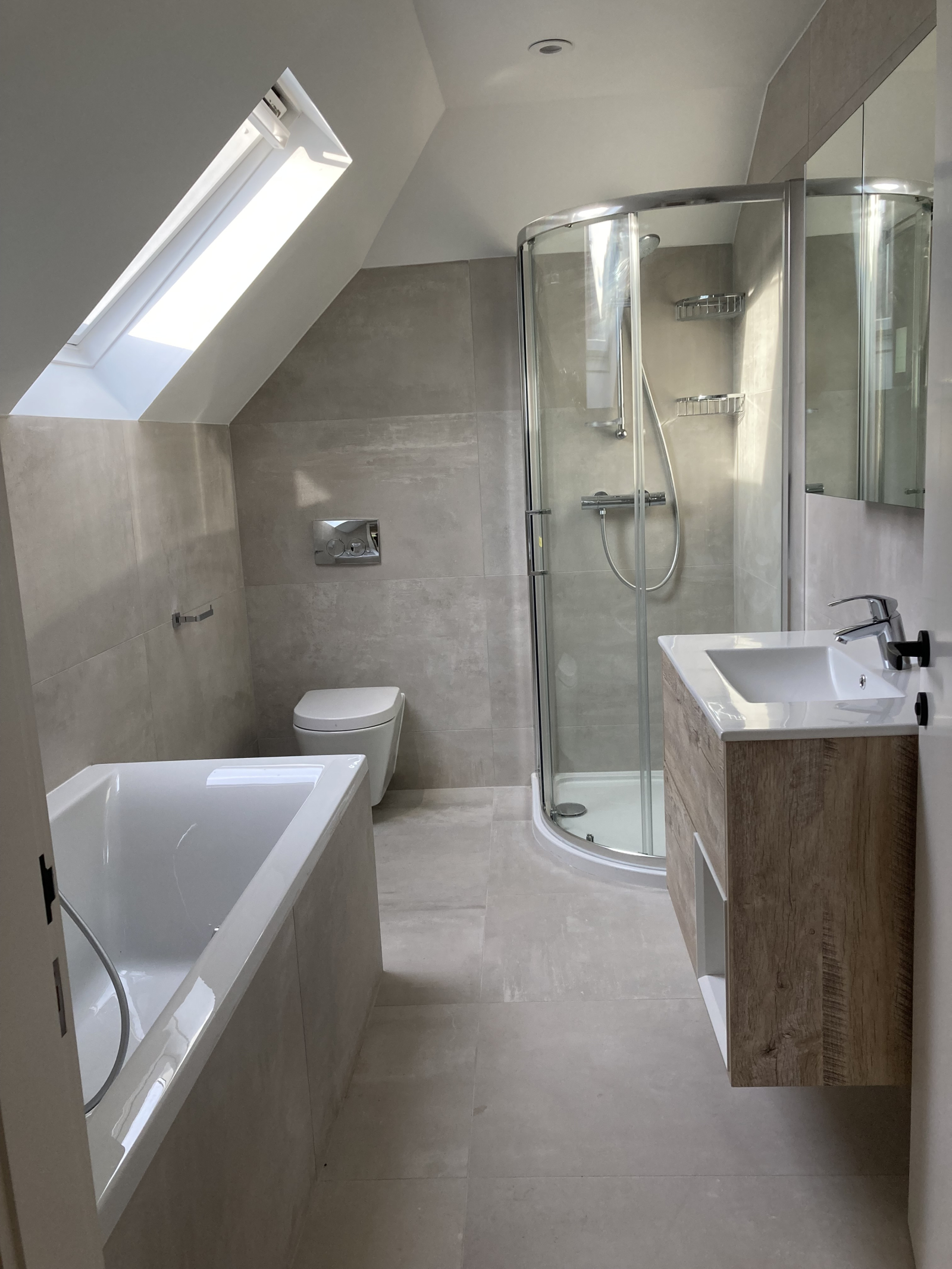Baño de arriba con bañera