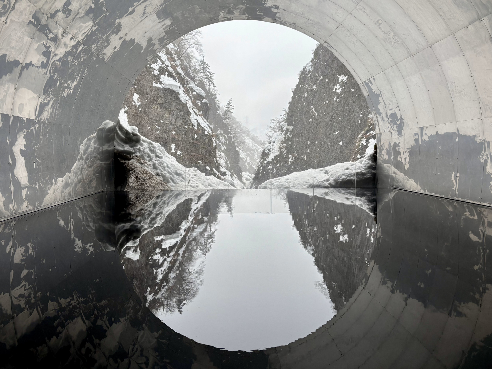 Kiyotsu-Schlucht / Tunnel des Lichts, entworfen von MAD Architects