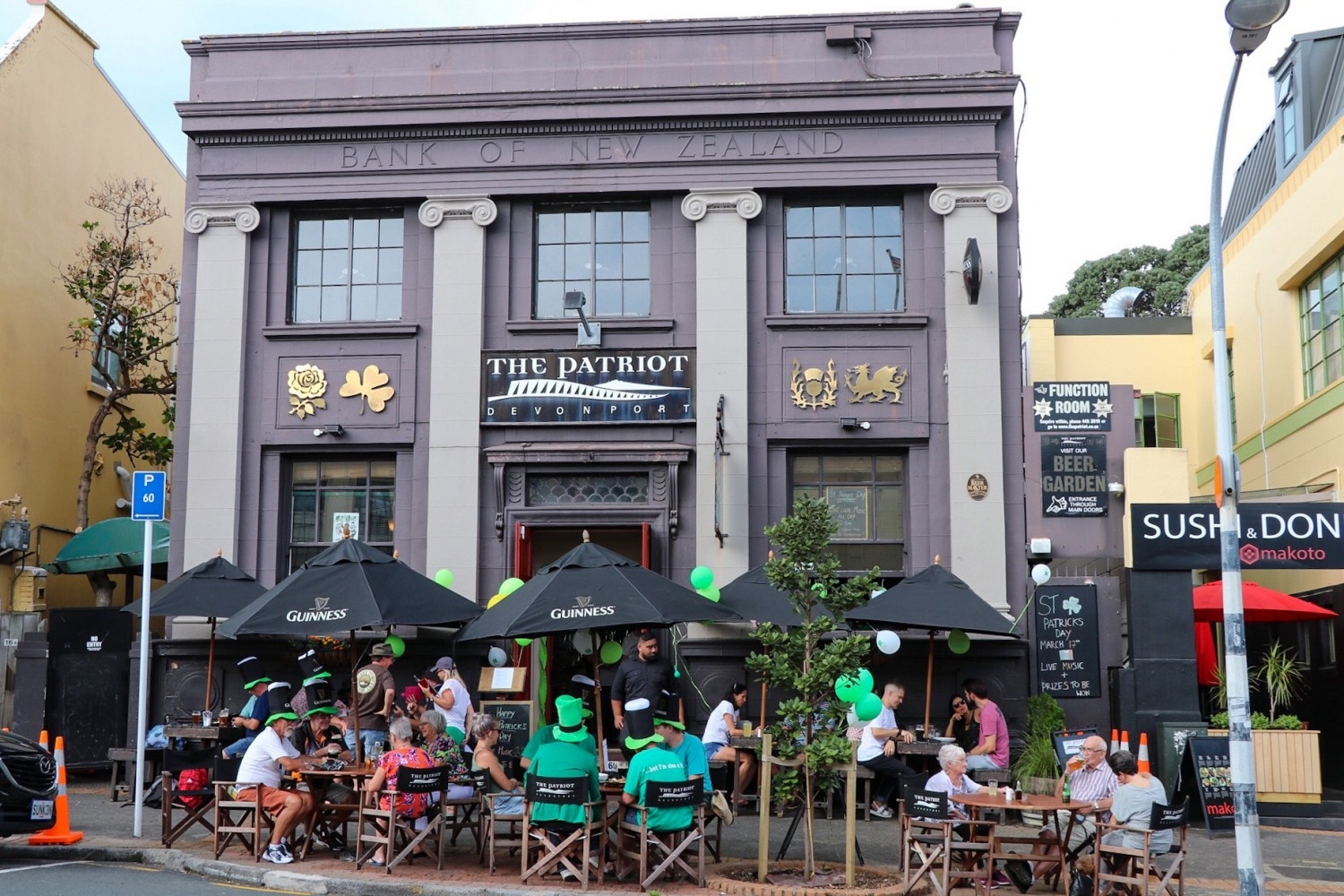 An English pub with live music, quiz nights, darts and large screen for sports events