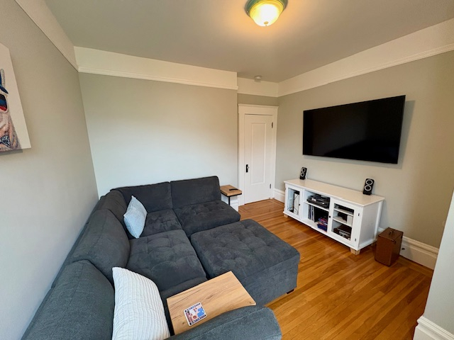 Salle TV adjacente à la chambre