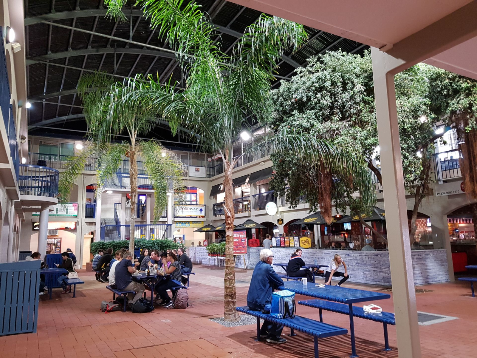 Centre commercial Broadway Fair, à 2 minutes à pied