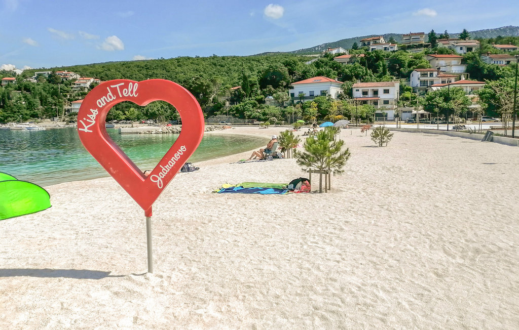Spacious family apartment with terrace & sea view near Crikvenica