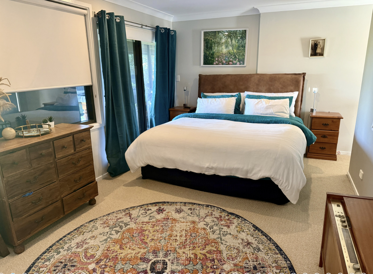 Camera principale con bagno privato.  Riformare pilates e allenare l'attrezzatura. Letto Re