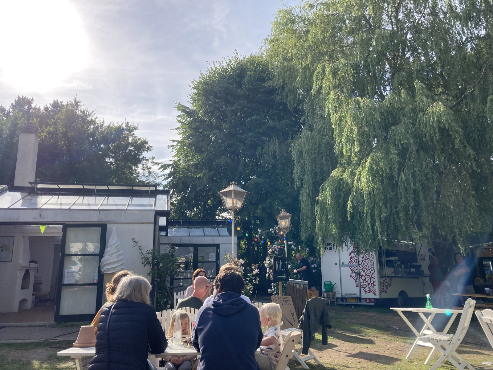 Zona de comida callejera en Rørvig. 25.min. en coche