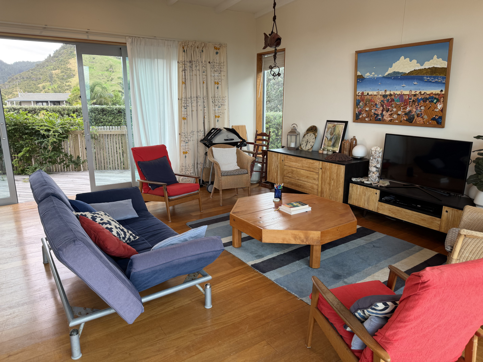 Well equipped holiday home with amazing privacy and seaviews.