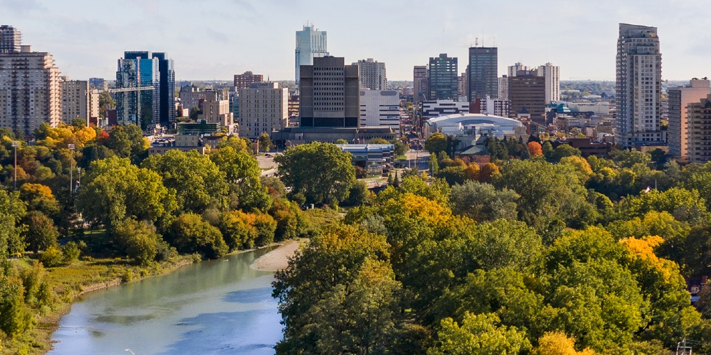 Die Themse mit Blick auf die Innenstadt, das Museum London und den Canada Life Place