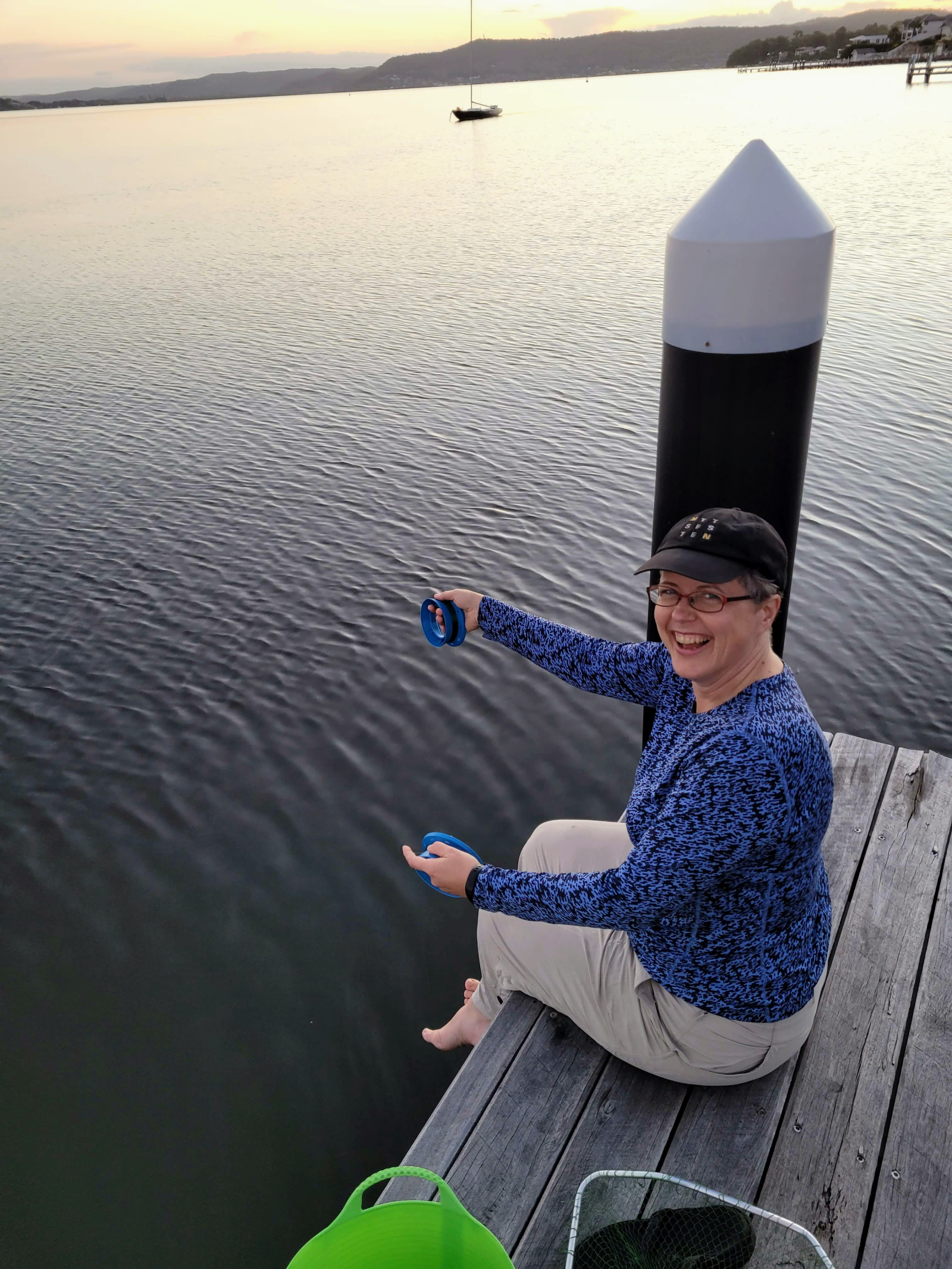 ¡Beba una copa de vino y pescado para cangrejos de barro australianos frescos al atardecer desde nue ...