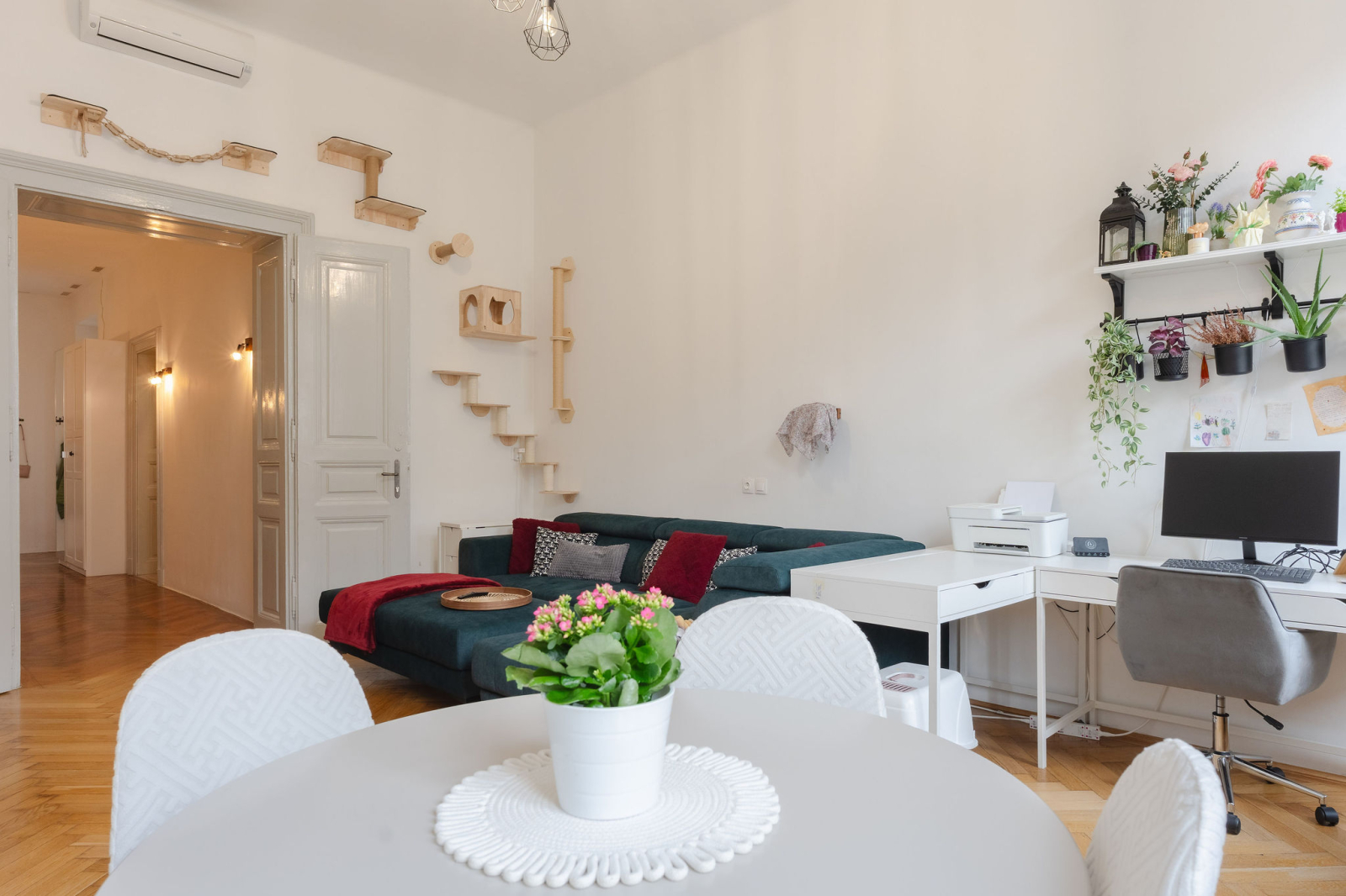 Downtown, Budapest - Centrally located with everything you want in Walking Distance!