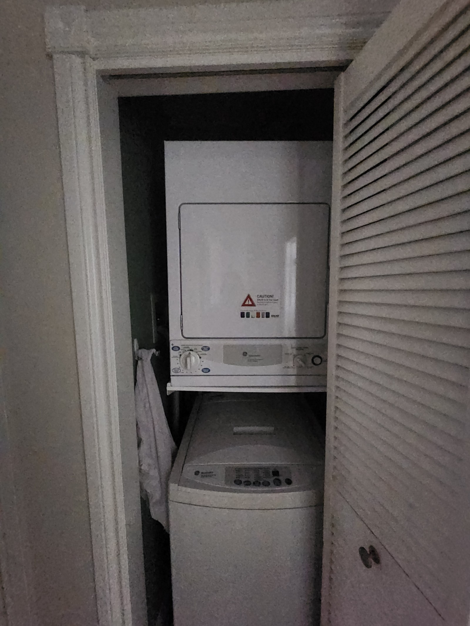 Wäscherei - sowohl Waschmaschine als auch Trockner