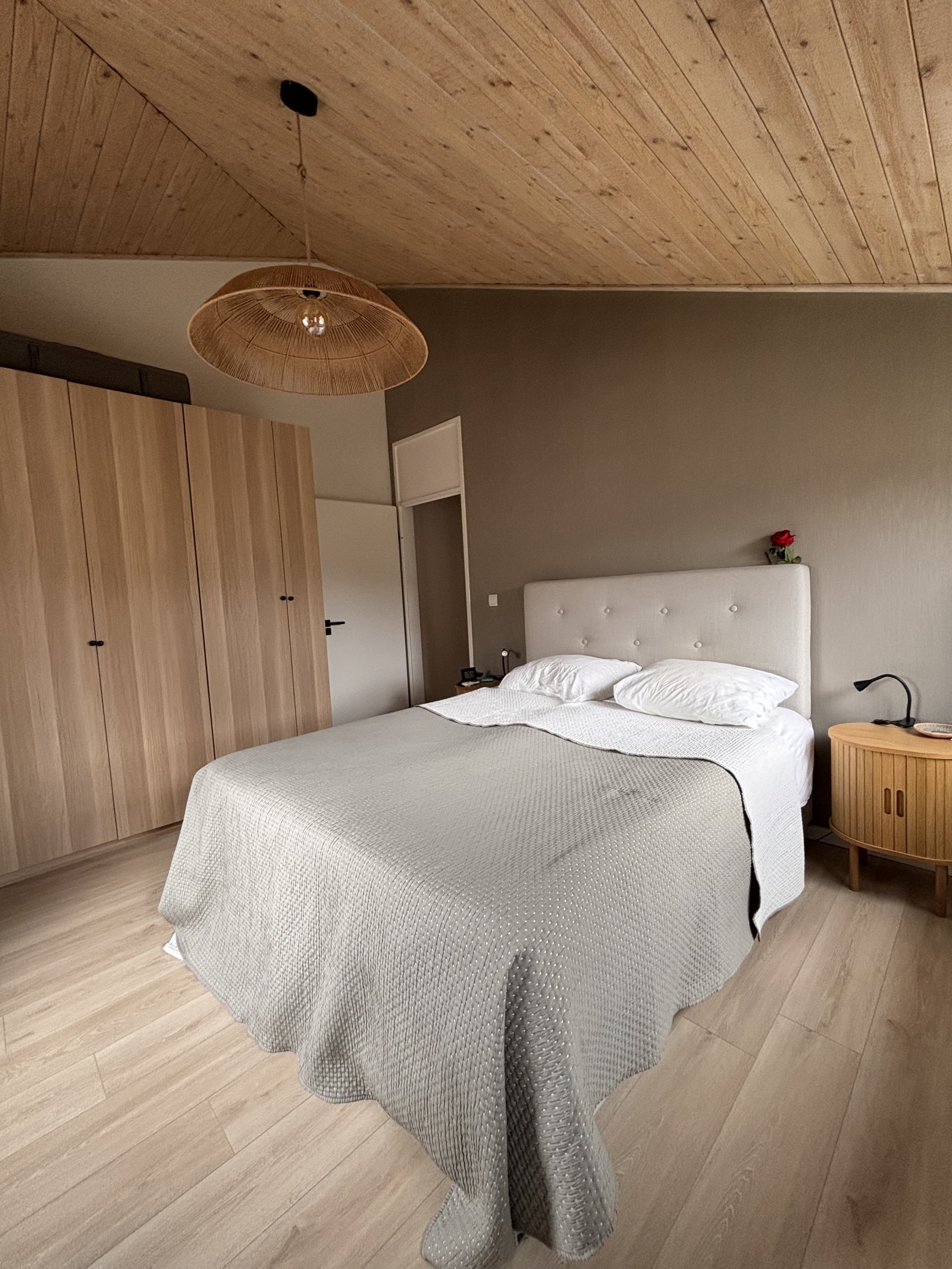Master bedroom with box-spring 160x200