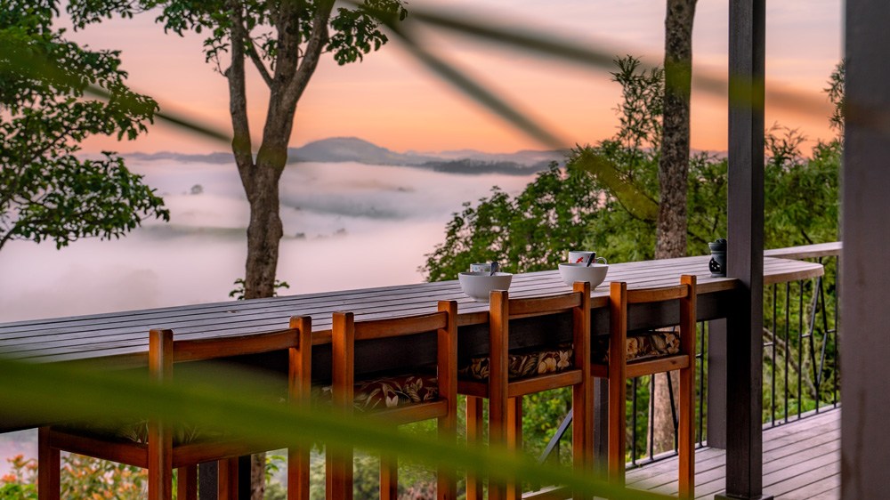 Prenez vos repas près de la table extérieure.