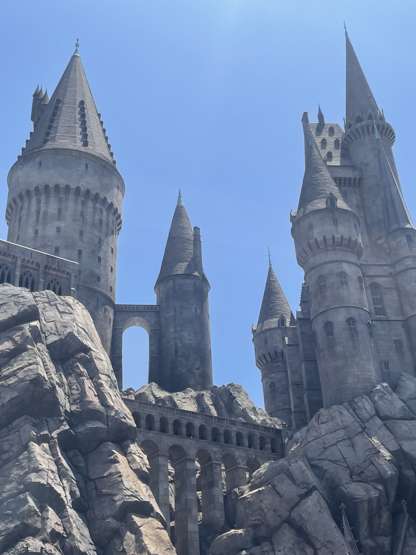 Hogwarts aus Harry Potter in den Universal Studios. Die Fahrt hängt vom Verkehr ab, ist aber in der ...