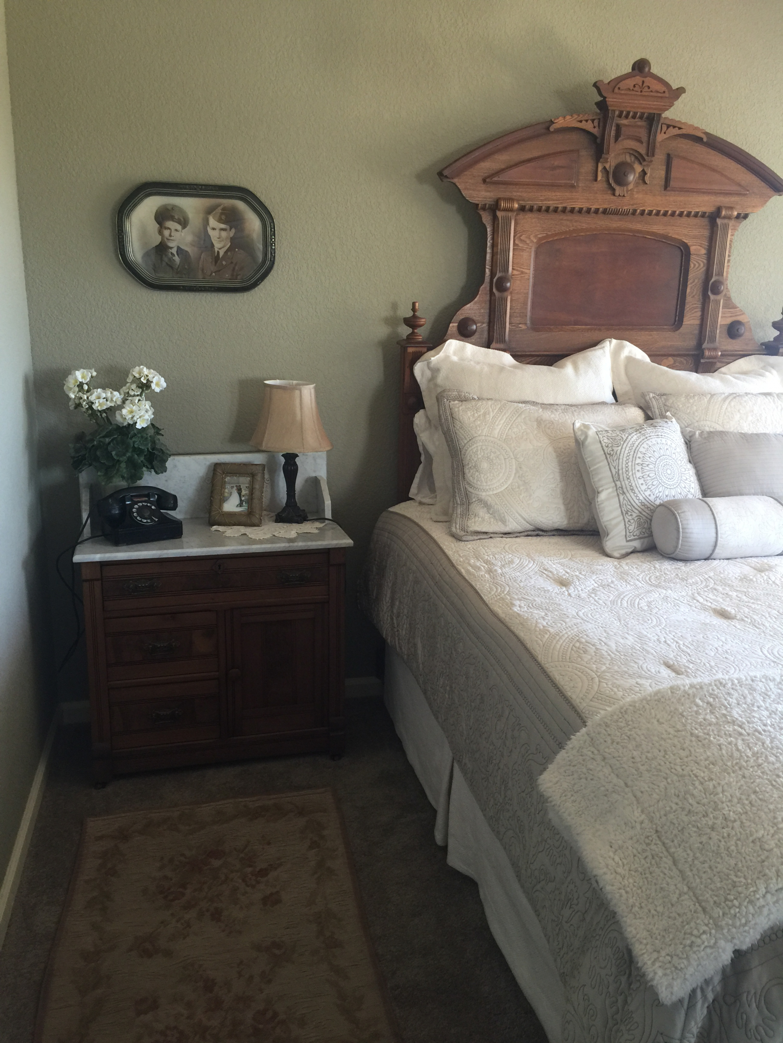 2nd downstairs bedroom, queen bed, view