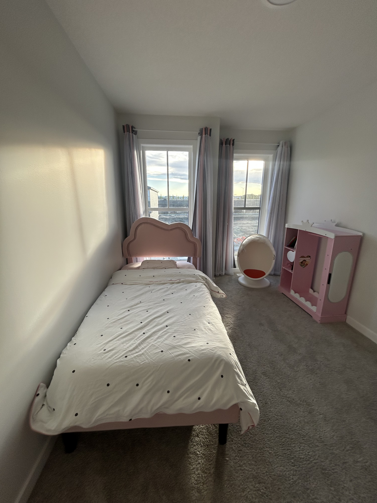 Comfortable and playful space with a twin bed, toy collection, and kids’ books for bedtime stories