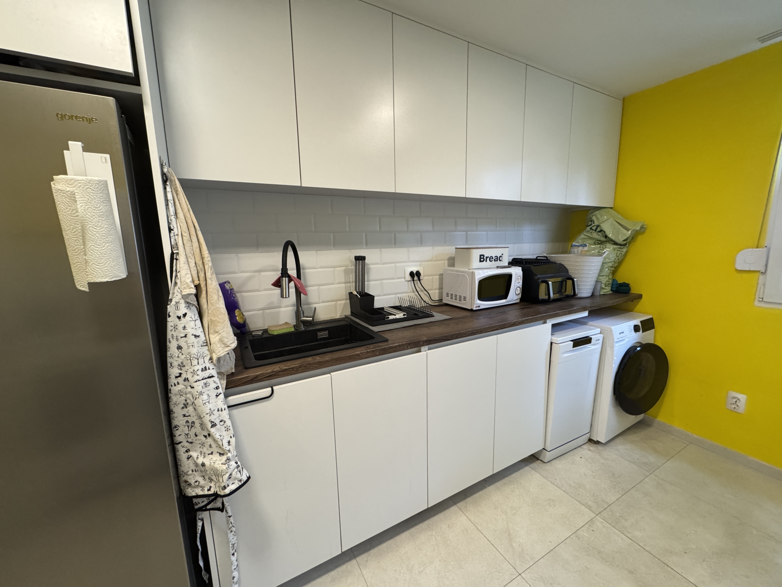 We have a microwave, air fryer, dishwasher, and a clothes washer!