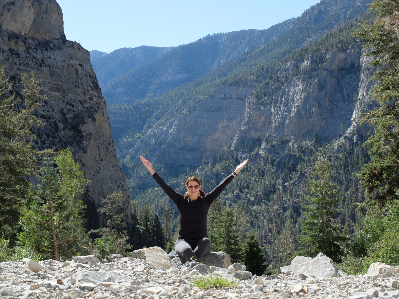 Did you know there are so many places to hike in Vegas? We have beautiful mountains only 4o minute d ...